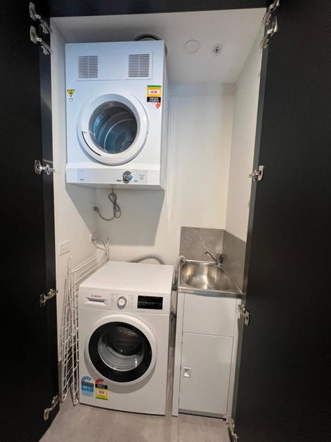 New Modern 1BR Apt Near Dickson - Accommodation Cairns 2