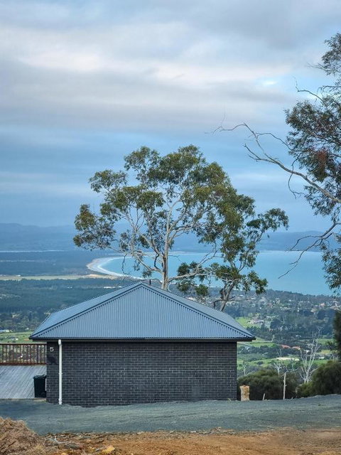 Mount Rumney Escapes - 5 Seaview Kangaroo House - Accommodation Cairns 0