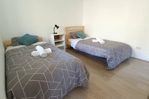 New And Cozy 2 Bedrooms Granny Flat With Aircon & Pool - Accommodation Cairns 3