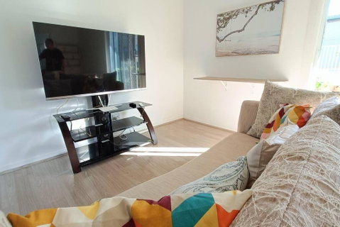 New And Cozy 2 Bedrooms Granny Flat With Aircon & Pool - Accommodation Cairns 1