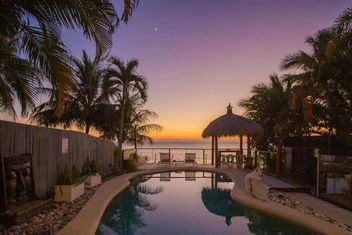 Mylara Beachfront Holiday Home with Accommodation Cairns