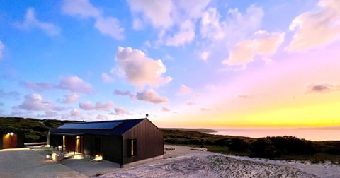 Native Dog Cabin - Accommodation Cairns 0