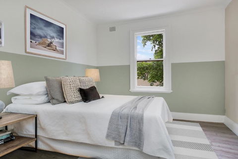 Native Rose Hotel - Accommodation Cairns 0