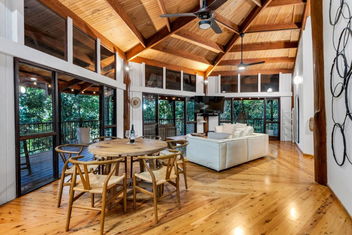 Neverland - The Stoney Creek Treehouse with Accommodation Cairns