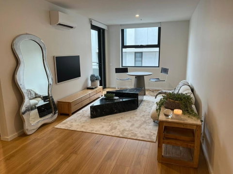 NEW BOUTIQUE 1bd Apt - Accommodation Cairns 0