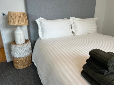 NEW BOUTIQUE 1bd Apt - Accommodation Cairns 3