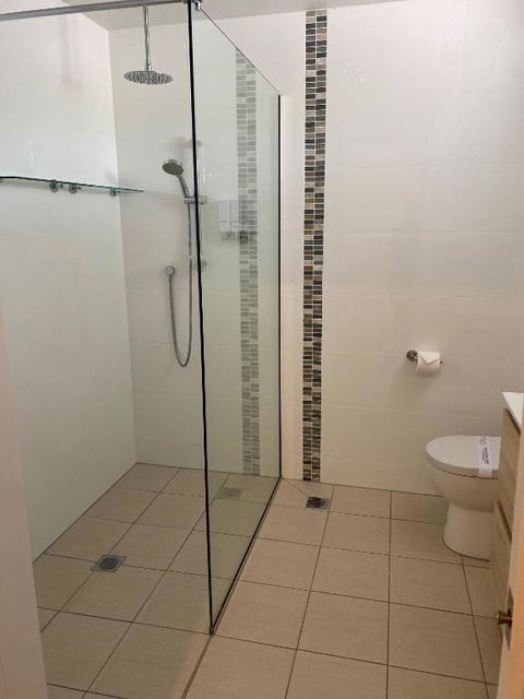 New England Motor Lodge - Accommodation Cairns 1