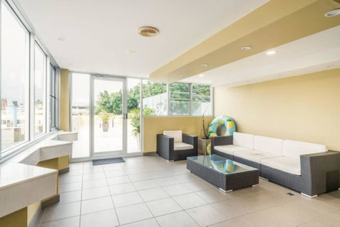 NEW! Ideal 1BR Beachside Studio With Pool - Accommodation Cairns 2