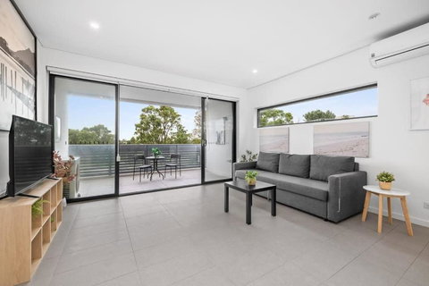 New Modern 2BR 2baths Apt In Homebush Sleeps 6 - Accommodation Cairns 2