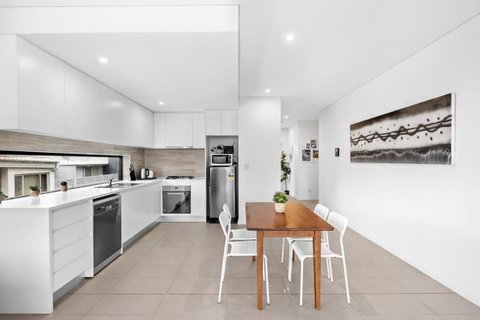 New Modern 2BR 2baths Apt In Homebush Sleeps 6 - Accommodation Cairns 3