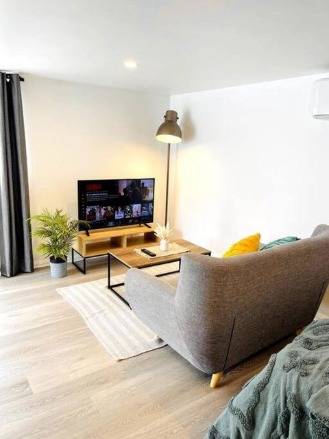 Newly Renovated Contemporary Private Studio Near Hobart CBD And Airport - Accommodation Cairns 3