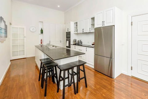 Normanville, Large Historic Three Bedroom Home - Accommodation Cairns 2