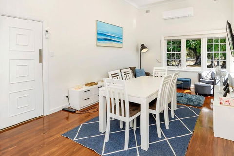 Normanville, Large Historic Three Bedroom Home - Accommodation Cairns 3
