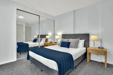 North Sydney Large Two Bedroom MIL2252402 - Accommodation Cairns 2