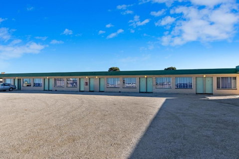 Nullarbor Roadhouse - Accommodation Cairns 3