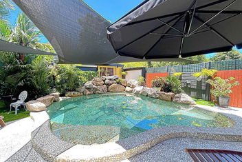 Oasis, In Leafy Whitfield. with Accommodation Cairns
