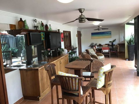 Oasis, In Leafy Whitfield. - Accommodation Cairns 3