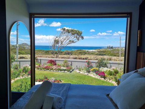 Ocean Breeze Homestays 2 - Accommodation Cairns 3