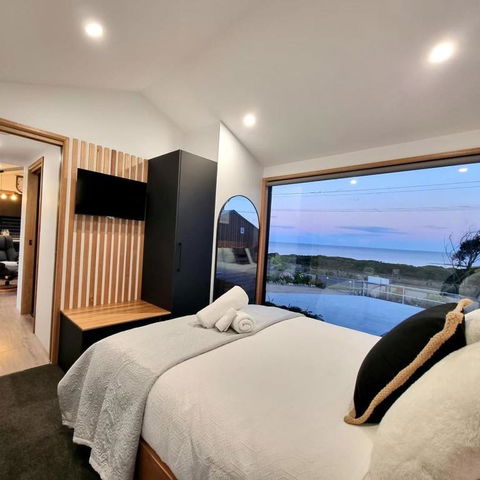 Ocean Breeze Homestays 1 - Accommodation Cairns 3