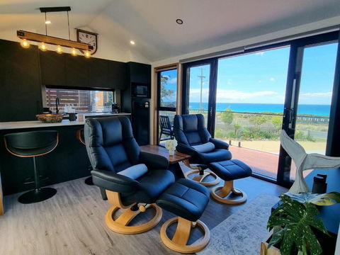 Ocean Breeze Homestays 1 - Accommodation Cairns 1