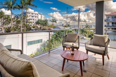Ocean Breeze Retreat: Kings Coastal Apartment - Accommodation Cairns 3