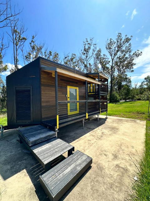 Ocean Breeze Tiny House - Ocean And Lake View - Accommodation Cairns 1