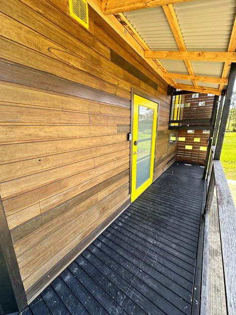 Ocean Breeze Tiny House - Ocean And Lake View - Accommodation Cairns 3