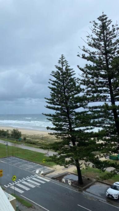 Ocean Front 2Bed - Unbeatable Views @ Sanderling! - Accommodation Cairns 3