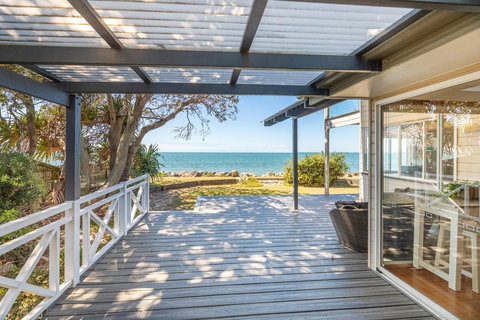 Ocean Pearl - 3 Bedroom Beachfront Property! - Accommodation Cairns 0