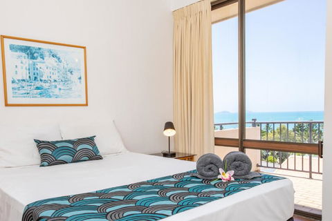 OCEAN VIEWS 10 - Accommodation Cairns 3