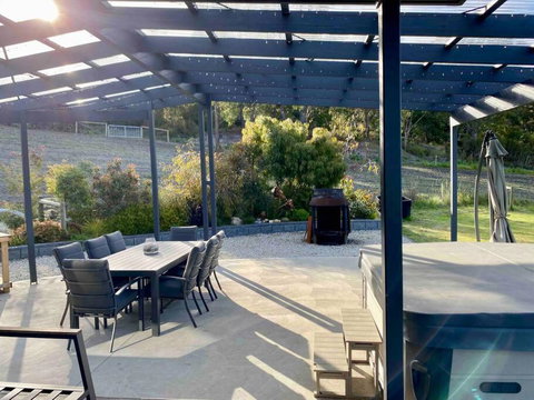 Ocean Views, Spacious & Private, Hot Hub - Accommodation Cairns 2