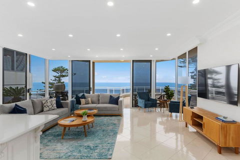 Ocean Vista Escape - A Lofty Beachfront Penthouse - Accommodation Cairns 0