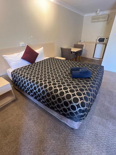 OVERLANDER MOTOR LODGE - Accommodation Cairns 1