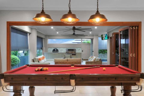 Oversized Luxury- A Corporate & Family Heaven - Accommodation Cairns 0