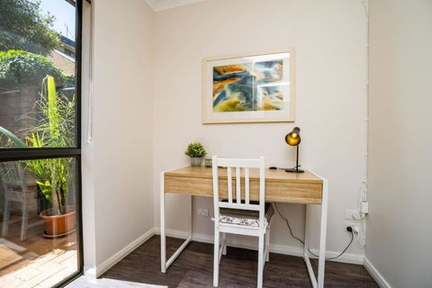 Peaceful 1BR Home Near Canberra Hospital - Accommodation Cairns 1