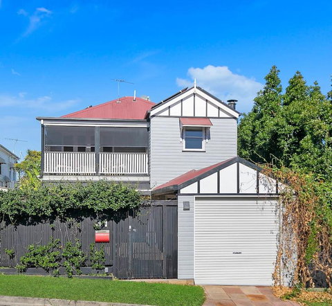 Paddington Cottage - A Classic Queenslander Stay - Accommodation Cairns 0