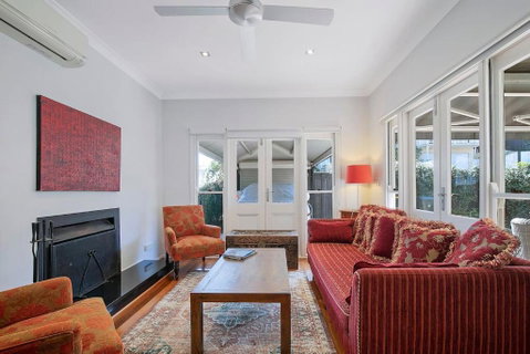 Paddington Cottage - A Classic Queenslander Stay - Accommodation Cairns 2