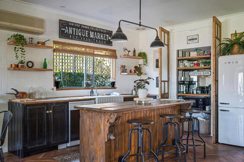 Palm Tree Cottage - Aldinga Beach - C21 SouthCoast Holidays - Accommodation Cairns 1