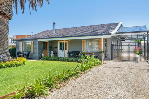 Palm Tree Cottage - Aldinga Beach - C21 SouthCoast Holidays - Accommodation Cairns 0