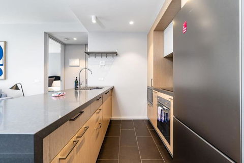 Paradise In Popular Pier Complex Apt - Kingston - Accommodation Cairns 2