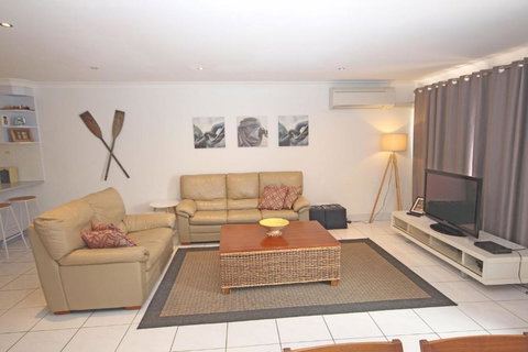 Paradise Waters 13 - Accommodation Cairns 1