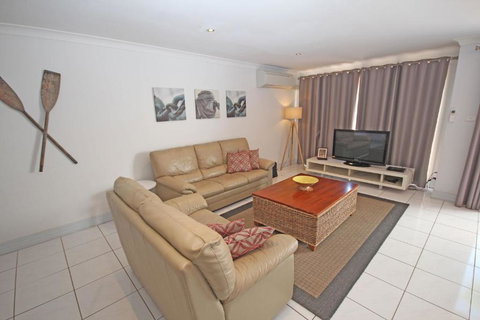 Paradise Waters 13 - Accommodation Cairns 2