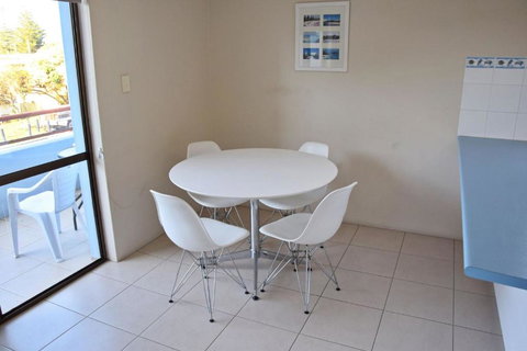 Paragon Apartment 3 - Bring Your Own Linen. - Accommodation Cairns 3