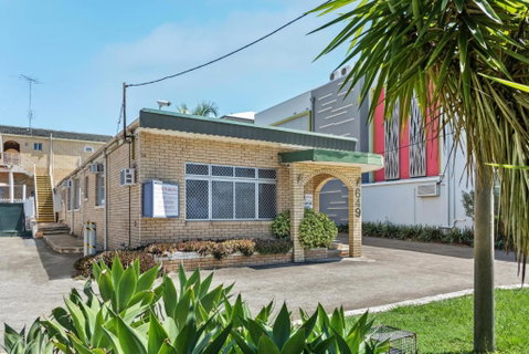 Paramount Motel - Accommodation Cairns 0