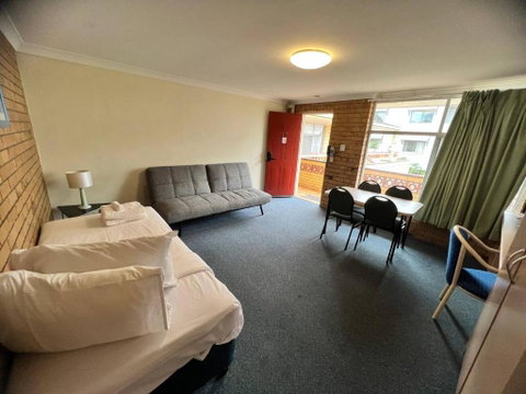 Paramount Motel - Accommodation Cairns 1