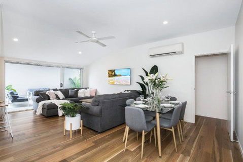 Park Avenue Terrace House Sleeps 9 - Accommodation Cairns 2