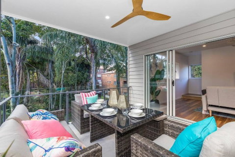 Park Avenue Townhouse Retreat Brisbane Sleeps 10 - Accommodation Cairns 2