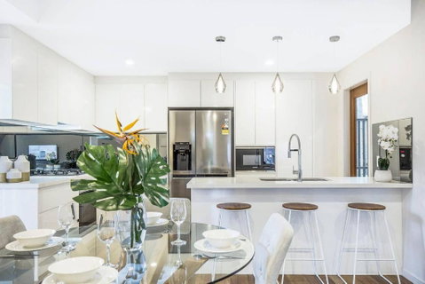 Park Avenue Townhouse Retreat Brisbane Sleeps 10 - Accommodation Cairns 1