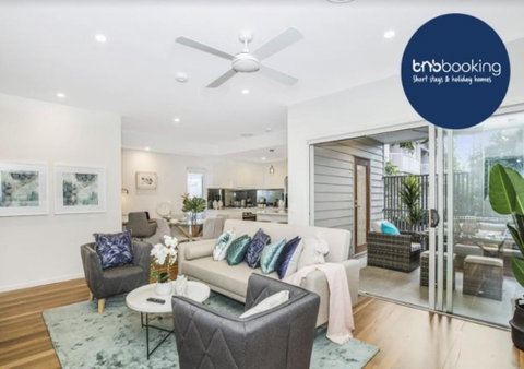 Park Avenue Townhouse Retreat Brisbane Sleeps 10 - Accommodation Cairns 0