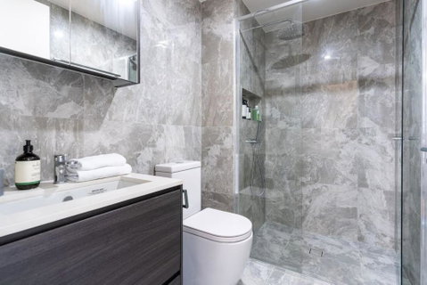 Perfectly Located 1BR BA Apartment - Accommodation Cairns 3
